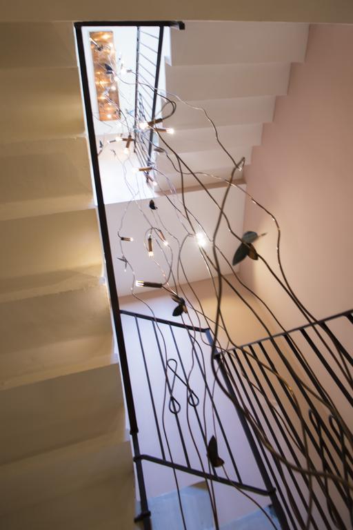 La Maison Extravagante Saronno Luaran gambar
