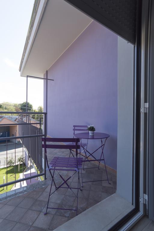La Maison Extravagante Saronno Luaran gambar