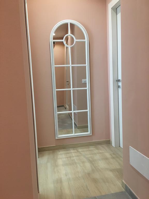 La Maison Extravagante Saronno Luaran gambar
