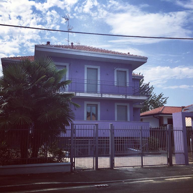 La Maison Extravagante Saronno Luaran gambar